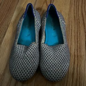 Rothy’s Taupe with Rainbow Sparkle Girls Shoes Size 1